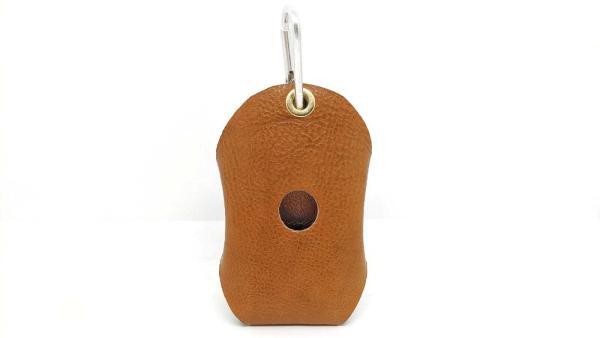 porta sacchetti per cani in pelle genuina ideato da toscani store fronte