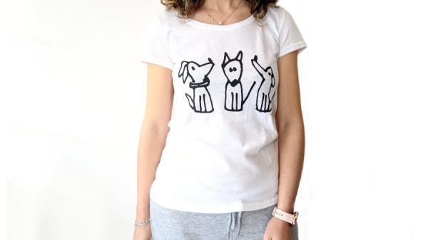 t-shirt trio cagnolini realizzata in cotone con stampa sublimatica disegno di marco ferrari per Toscani store marty