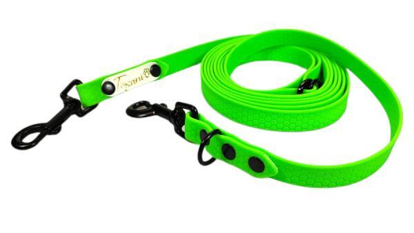 guinzaglio Qui verde fluo moschettoni neri regolabile al centimetro ideati da toscani store per cani addestramento hiking e passeggiate