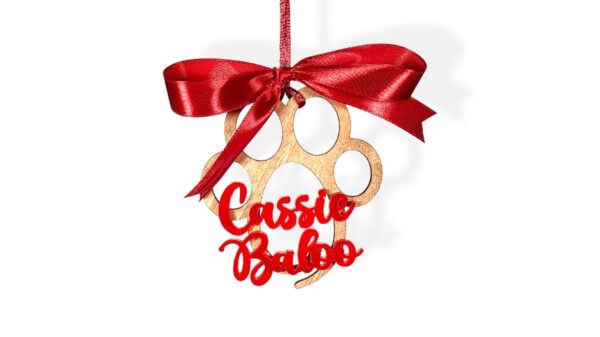 addobbo di Natale personalizzato con zampa di legno per Cane Gatto con nomi Cassie e Baloo plexyglass toscani store