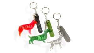 tre cani portachiavi in plexyglass con incisione del nome idea regalo toscani store