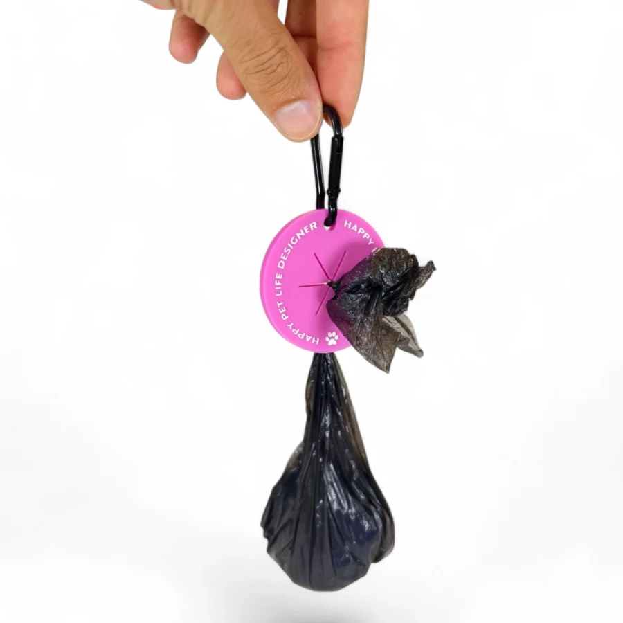 porta sacchetto in silicone rosa con moschettone per guinzaglio dimostrazione toscani store