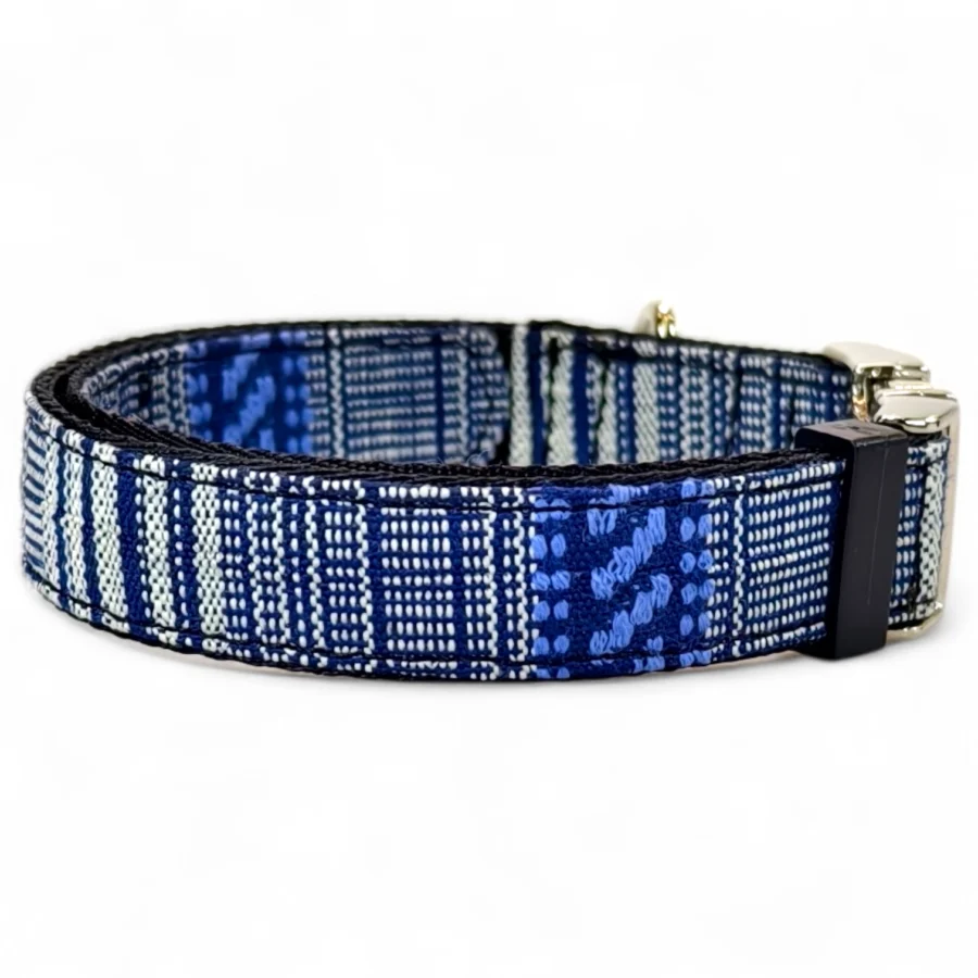 Collare per cane Era regolabile 25 35 cm con fantasia etnica blu clip full metal sicura alto 2cm toscani store lato destro